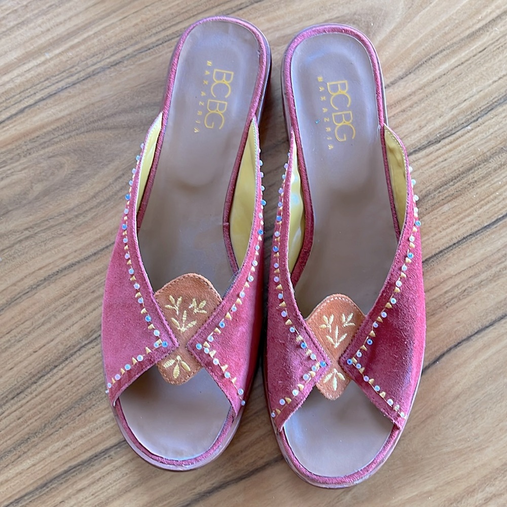 BCBG Red/ Orange Sandal with Beaded Accents. Size 38/ 7.5 NWOT. Super for Summer
